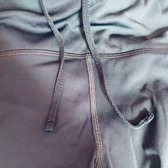 FINAL PRICE $25 & FREE SHIP! Under Armour compressive leggings with strings (M) - Picture 5 of 7